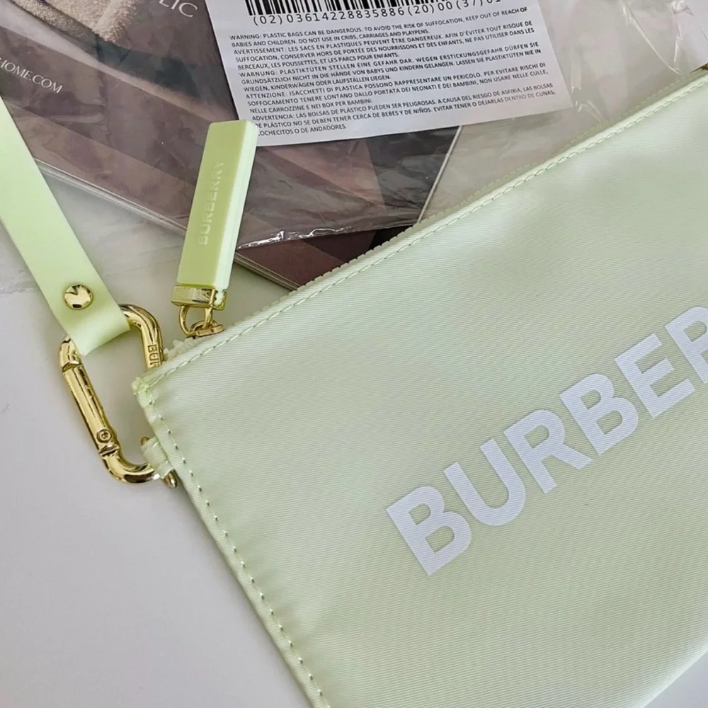 Burberry Wristlet/Cosmetic Bag‎ Light Green - Picture 3 of 6